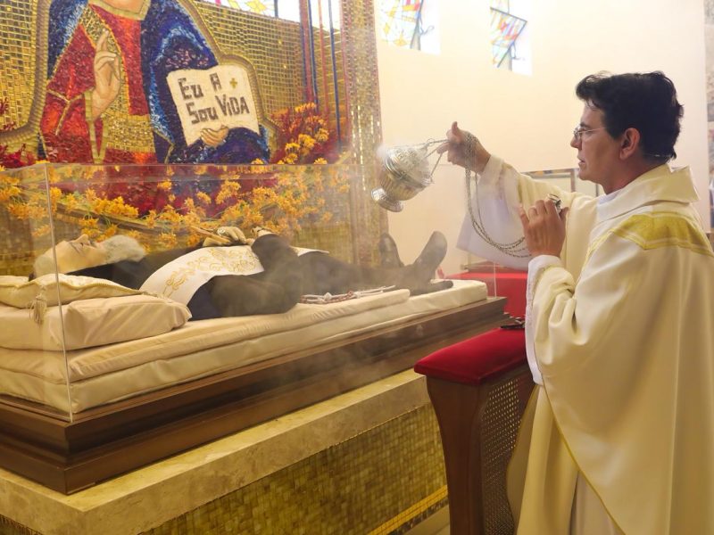 X Festa de Jesus das Santas Chagas começou com confiança em Deus e fervor a São Pio de Pietrelcina