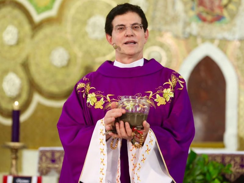 Santa Missa da Terra Prometida da Obra Evangelizar é Preciso uniu fiéis em oração